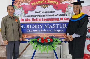 PROMOSI DOKTOR H ABDUL HAKIM LAENGGENG BERSAMA DEKAN FKIP